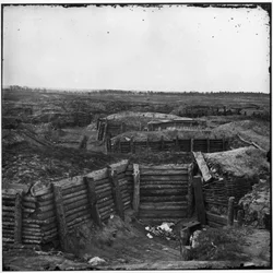 Fortifications confédérées avec les chevaux de frise au-delà, Petersburg, Virginie, avril 1865